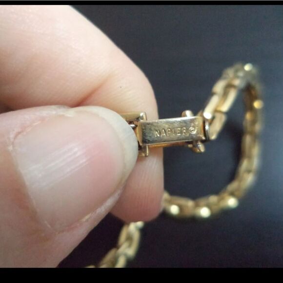 NAPIER HEAVY GOLD TONE 24" NECKLACE VTG - Picture 2 of 2